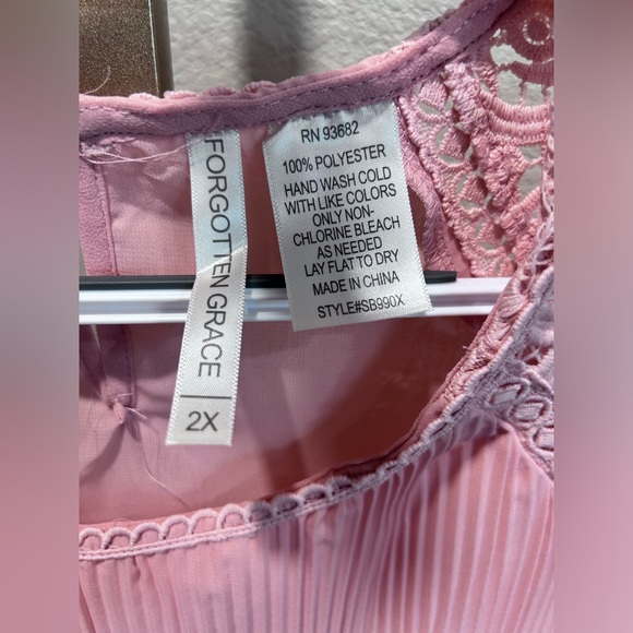 NWT Forgotten Grace Women’s Plus Size 2X Pleated Pink Blouse - Picture 2 of 4